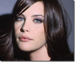 Liv Tyler az űrben esik teherbe, aztán magára marad Liv Tyler az űrben esik teherbe, aztán magára marad