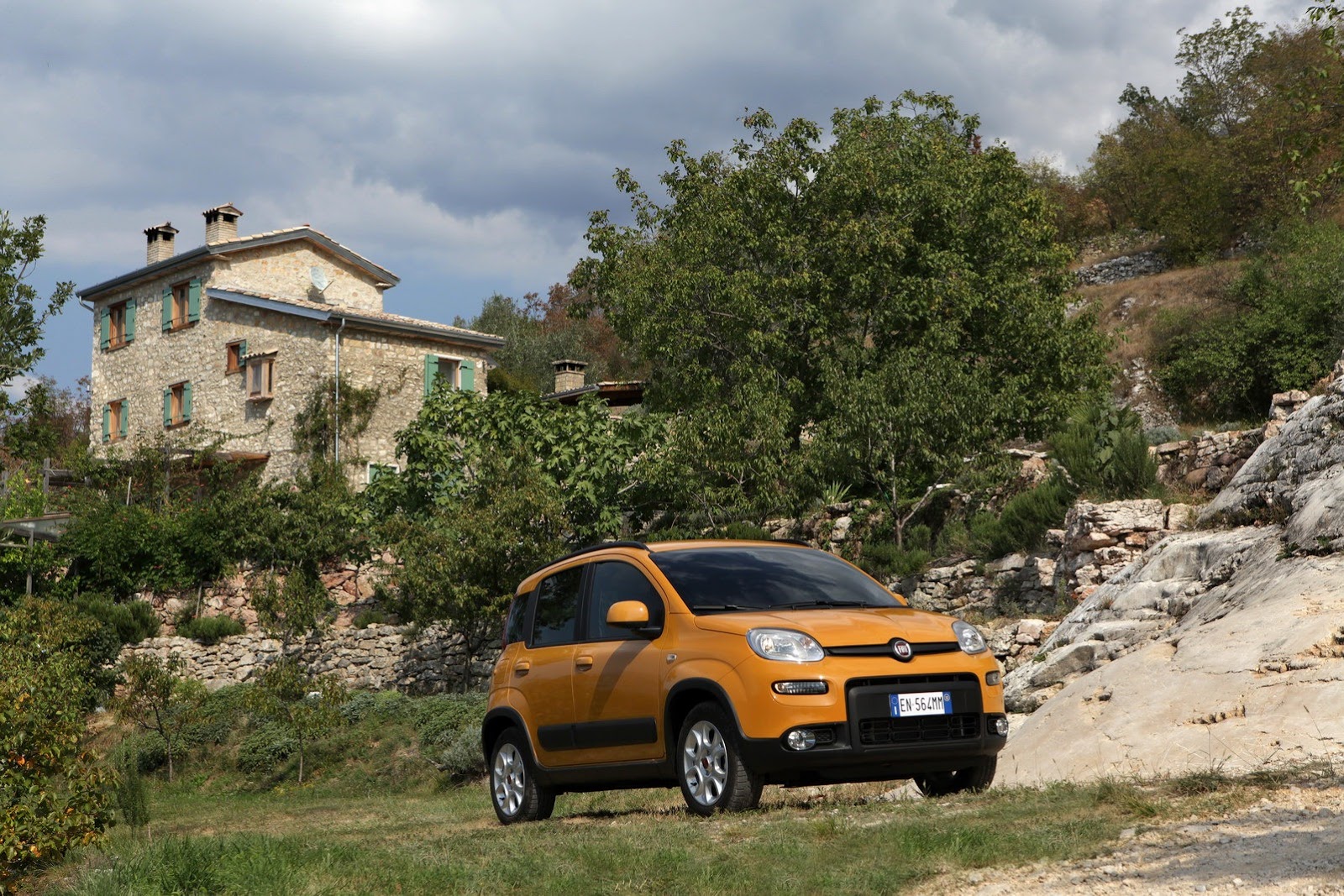[2013-Fiat-Panda-Trekking-13%255B2%255D.jpg]