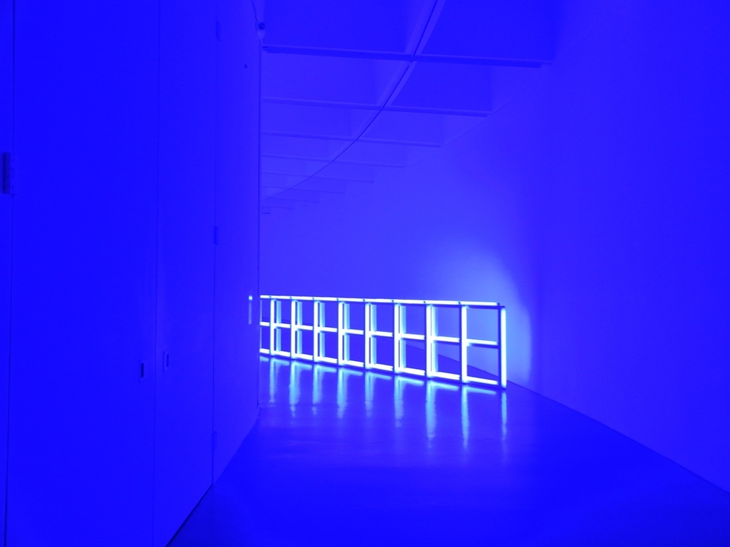 [dc_hm_bluelight3.jpg]