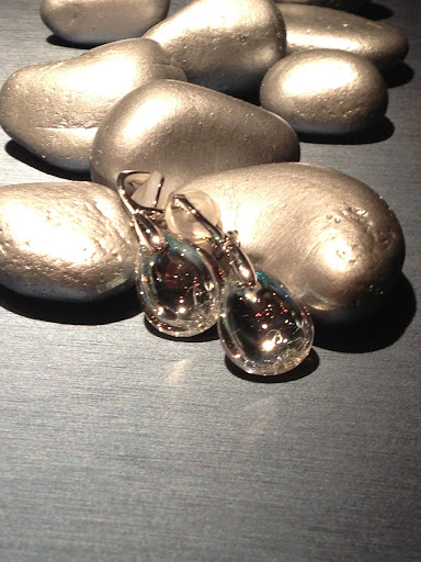 These crystal earrings from Baccarat are perfect for the bride. These crystal earrings from Baccarat are perfect for the bride.
