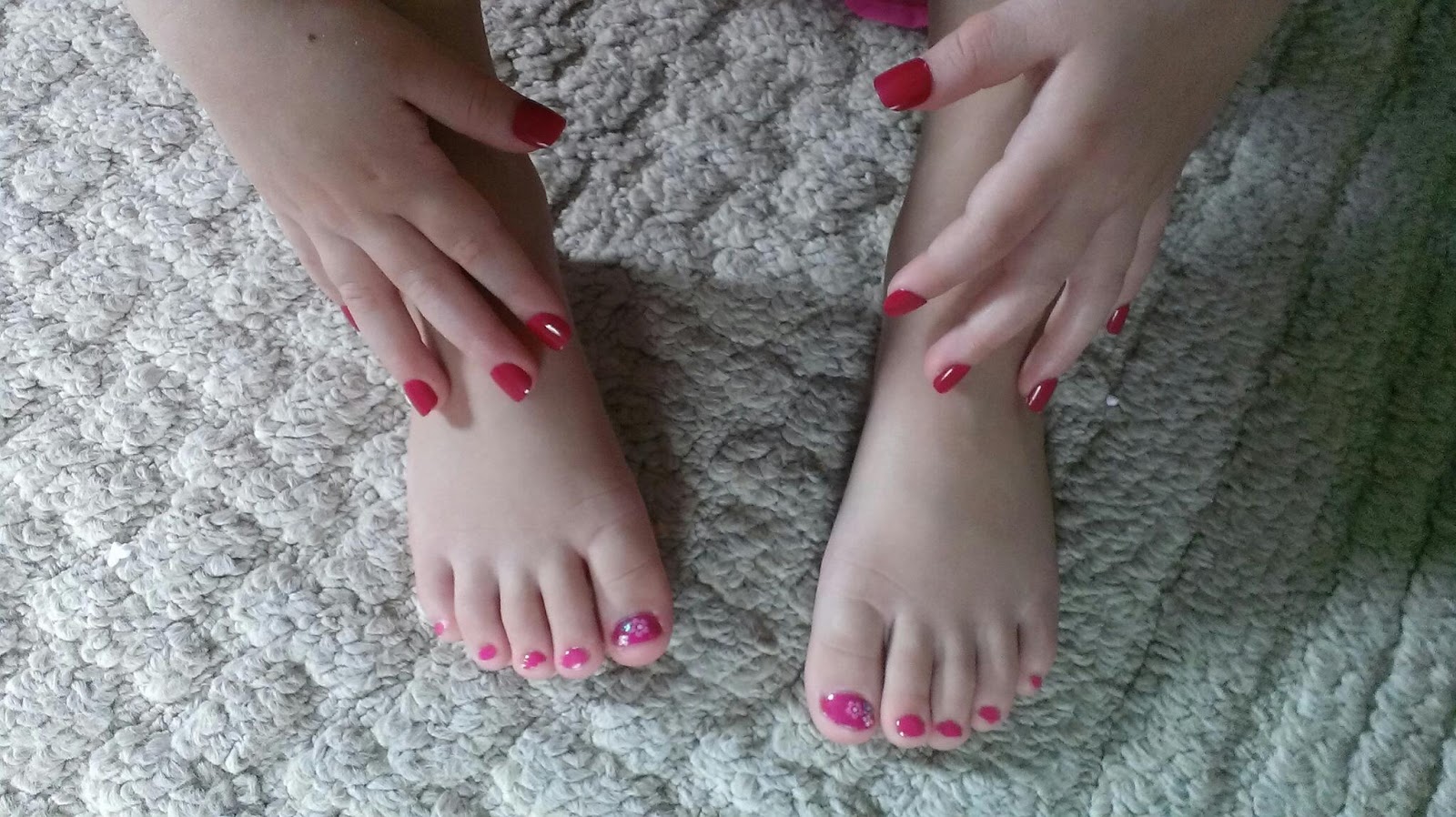 Nic And Kate Lee Press On Nails Along With The Nails It Came A Huge Ortment Of Nail Stickers I Must Say Kate S Toes Will Be Decked Out For Every Season