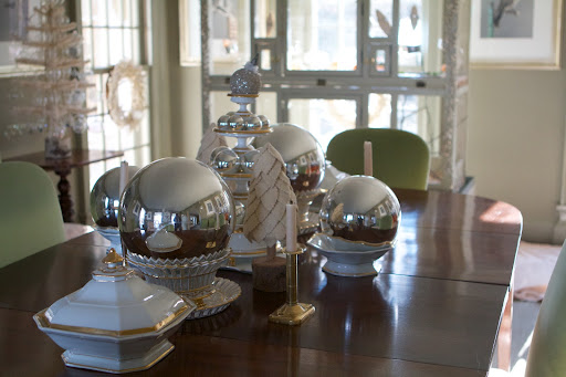 And see how the table is all decked out.