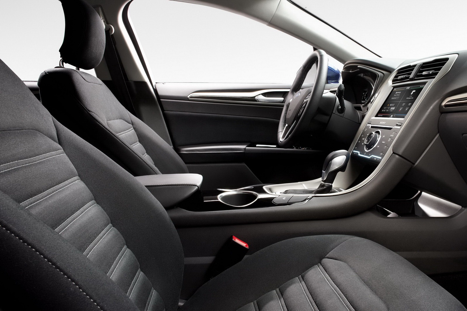Ford-Fusion-Hybrid-05[2].jpg