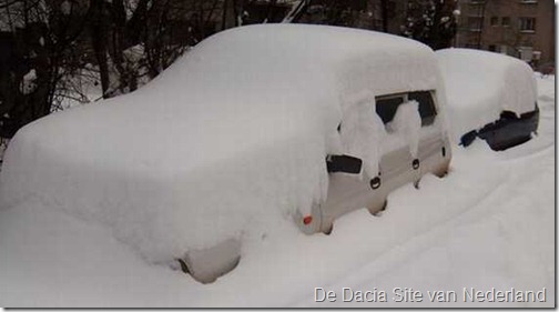 Dacia in de sneeuw