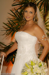 Fotos do evento Ana Flávia + Leandro. Foto numero 22 do Studio Caldas, do Rio de Janeiro, RJ. Lincoln Caldas e equipe fazem fotos de casamento (fotografias de casamentos), fotos de making-of (making of de noiva), fotos em estudio (ensaios fotograficos), fotos de casal (ensaios fotograficos de e-session), fotos de familia, videos de casamento (filmagem de casamentos), videos de making-of e clipes de casamento. Fotojornalismo e videojornalismo no Rio de Janeiro, RJ. fotos casamento rio de janeiro fotografias casal rj foto eventos familia noiva ensaio fotografico videos galeria noivas fotografo evento casar retrato fotografía festa festas decoração revelação fotografia preto e branco