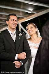 Fotos do evento Fernanda e Renato. Foto numero 32. Fotografia (fotografias) dos fotógrafos de casamento Wagner e Vanessa que fazem fotos de casamento (fotografia de casamento) no melhor estilo do fotojornalismo em Niterói, RJ, e outras cidades do Rio de Janeiro. fotos casamento niterói de rj festa rio janeiro niteroi festas para casamentos foto fotojornalismo fotografia decoraçao em fotógrafo sites fotógrafos decoração