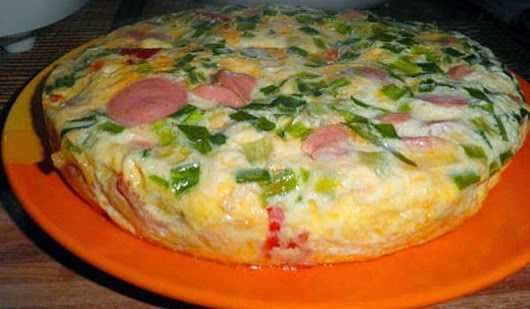 omlet_s_kolbasoy_v_multivarke_0