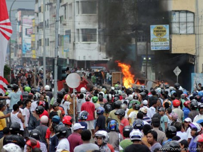kerusuhan-ambon-11-september-2011
