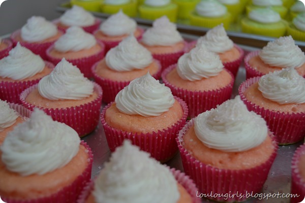 Cream-Filled-Cupcakes-Recipe (1)