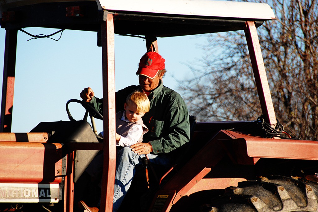 [T%2520and%2520daddy%2520on%2520tractor%25201%255B3%255D.jpg]