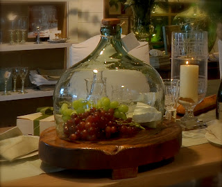 ETYB930C Glass Cloche Lg $190.00
ETYRA32 Wooden Trivet Sm $98.00 Lg $130.00