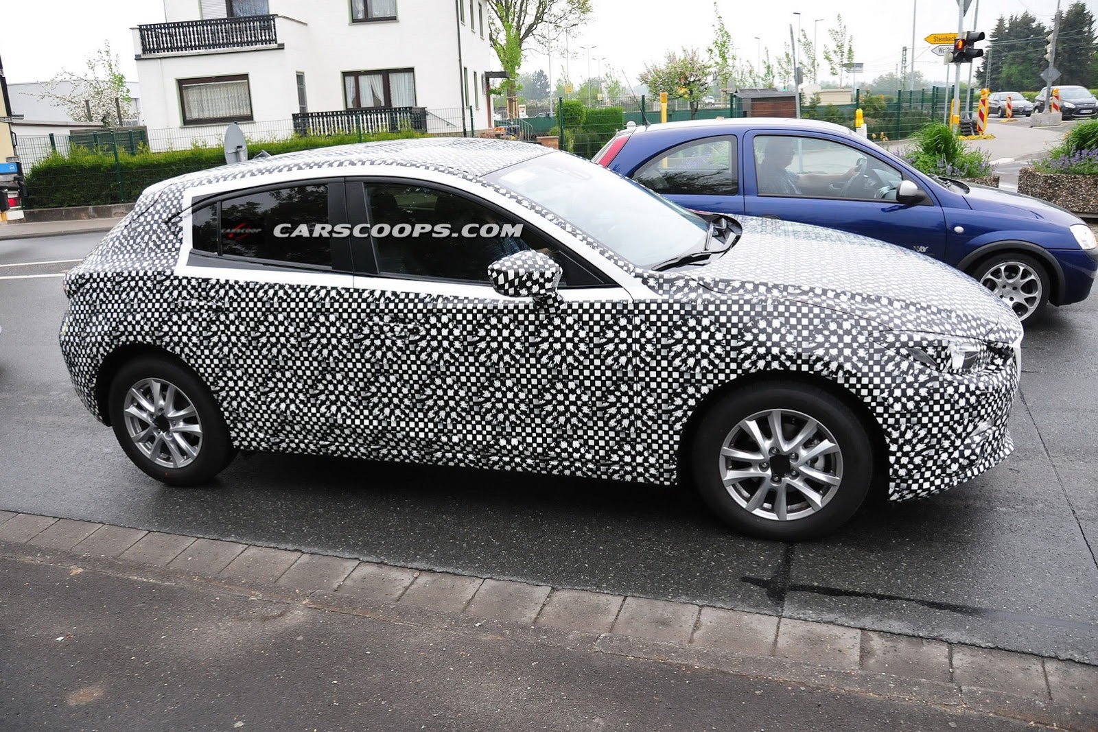 [2014-Mazda3-Hatch-Carscoops3%255B3%255D.jpg]