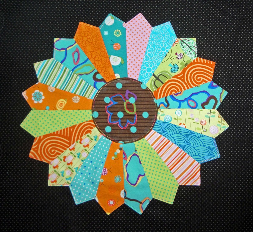 [accuquilt%2520go%2521%2520dresden%2520plate%2520block%255B3%255D.jpg]