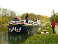 Mooring barge