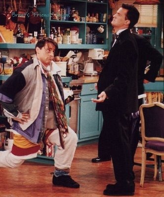 [joey-wears-all-of-chandlers-clothes%255B4%255D.jpg]