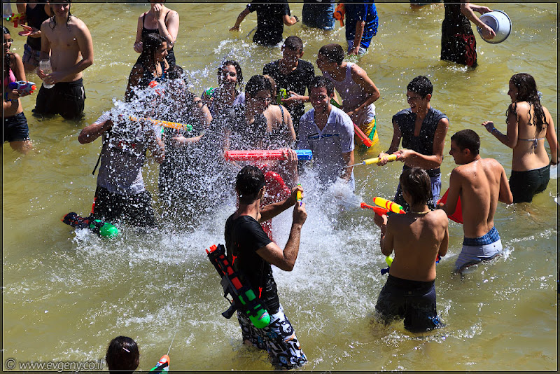 il/Настоящее мочилово в центре Тель Авива (20110701 ta water war 039 6766)