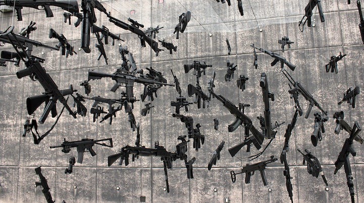 [130%2520suspended%2520top%2520guns_01%255B3%255D.jpg]