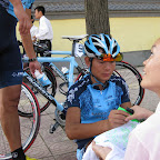 Fu Xing from the Marco Polo Cycling Team gives his autograph to a Chinese cycling fan. (photo: Remko Kramer)