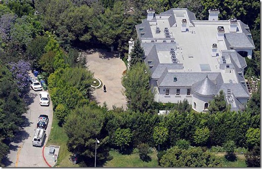 The rented home of Michael Jackson seen from the air, Monday, June 29, 2009, in the Holmby Hills section of Los Angeles. Jackson died Thursday at UCLA Medical Center after being stricken at this rented home in Holmby Hills. (AP Photo/Chris Carlson)