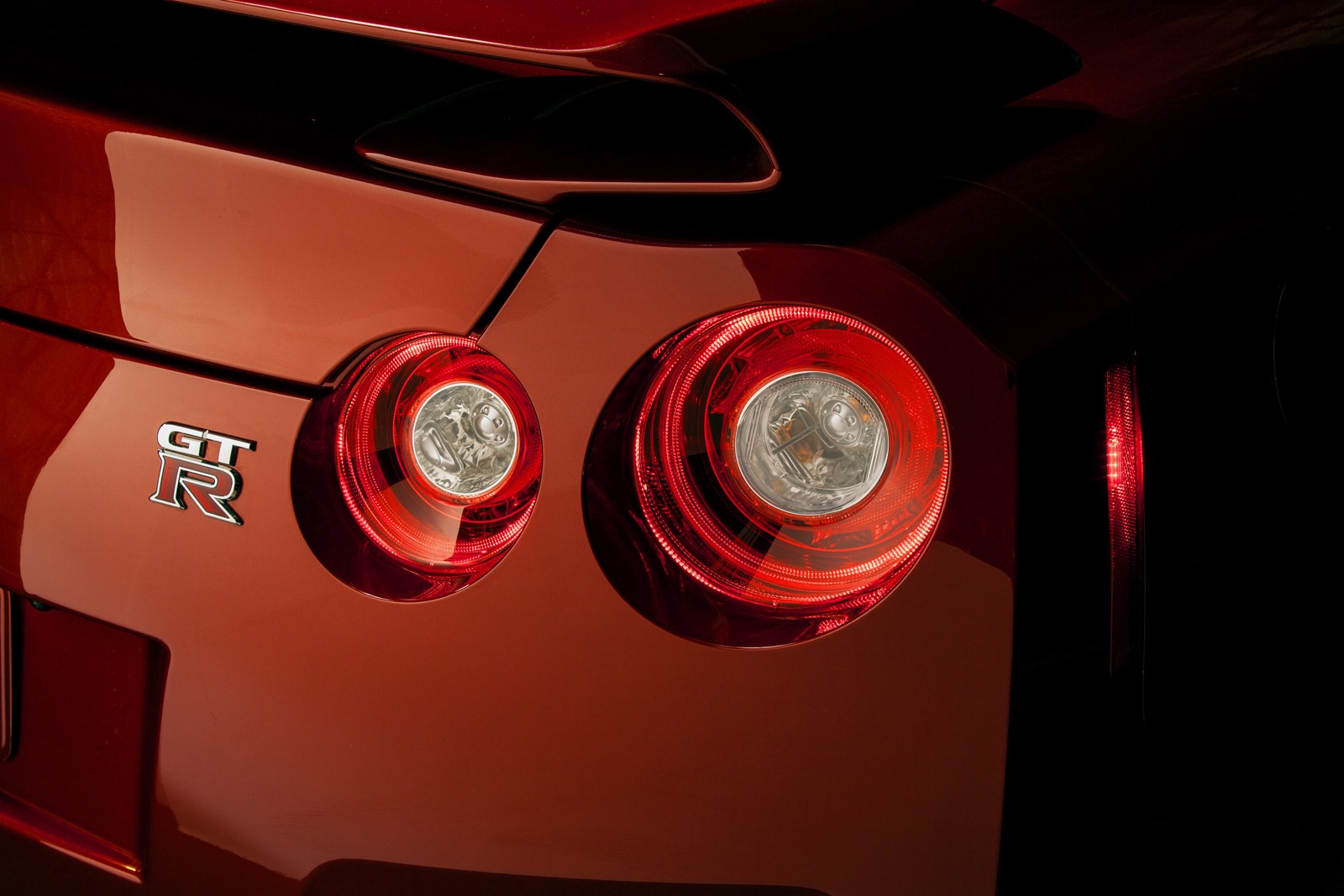 [2015-Nissan-GT-R-US-spec-11%255B3%255D.jpg]