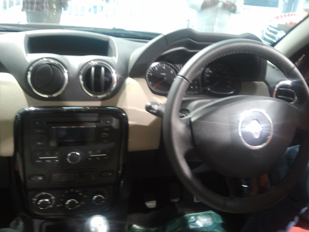 [Renault%2520Duster%2520Interior%255B4%255D.jpg]