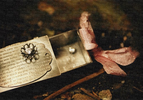 [%2527Lost%2520Lyric%2527%2520Matchbox%2520Pendant.%255B5%255D.jpg]