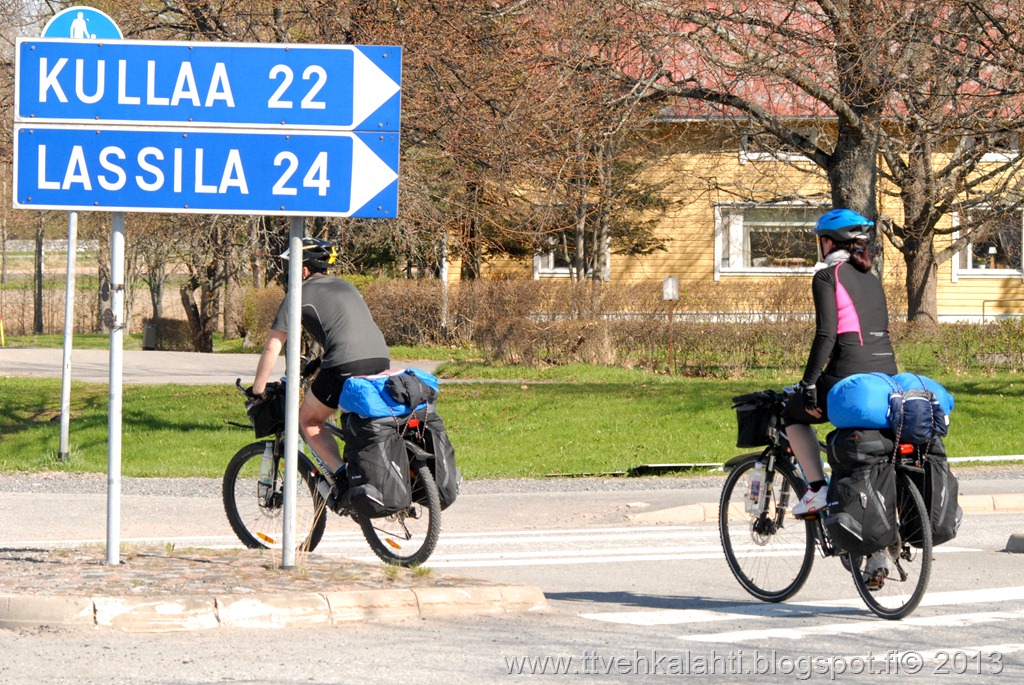 [p%25C3%25A4%25C3%25A4sky%2520%2520sorsia%2520makrokuvausta%2520lintuputkellla%2520nokkosperhonen%2520085%255B14%255D.jpg]