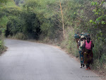 Des femmes paysannes le long de la route Boma-Matadi en RDC. Ph Don John Bompengo