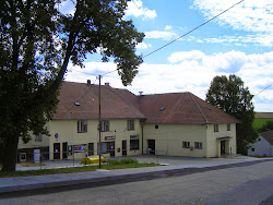 Gemeindeamt Lomy

Gemeindeamt Lomy – erste urkundliche Erwähnung im Jahr 1373. Der Ort hat 126 Einwohner und 878 ha.