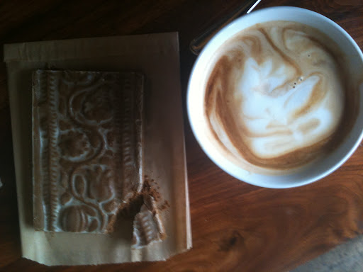 Tartine latte and gingerbread tile.