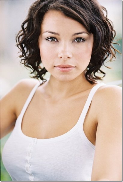 Jessica Parker Kennedy Hot