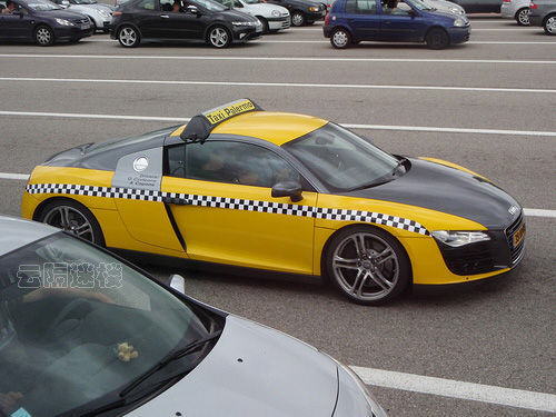 Taxi in Dubai: MW 745, Mercedes-Benz 600, Mercedes-Benz E240 Wagon, Porsche Cayenne, Porsche GTS, Toyota RAV4, Lamborghini