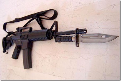Baioneta montada em um M-16 Baioneta montada em um M-16