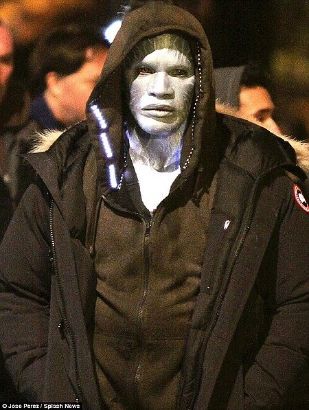 Emma Stone and Andrew Garfield on the Set of The Amazing Spider-Man 2 13