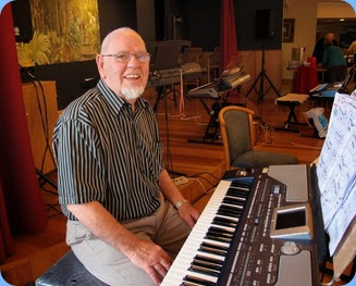 George Marcowitz played the Korg Pa800. Photo courtesy of Dennis Lyons