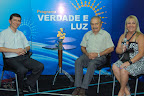 André Ariovaldo ao lado de Antonio Camargo e Ofélia Santos - Programa Verdade e Luz