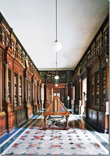 Candida Höfer - Biblioteca Nazionale Vittorio Emanuele III, Biblioteca Lucchesi Palli-Grande Sala