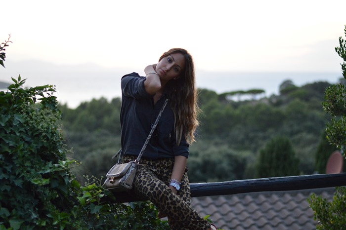 Animal print, dolce & gabbana bag, harem pants, zara sandals, zara shoes, fashion, fashion blogger, pantaloni animalier, animal prints, red sandals