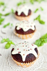 muffins cu cacao si glazura de vanilie 2_thumb[7]