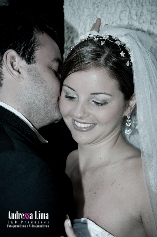 Fotos de Trash the Dress Viviani e Humberto. Foto numero 0002 do estudio L&D Producoes, do Rio de Janeiro, RJ. Andressa Lima e equipe fazem fotos de casamento (fotografias de casamentos), fotos de making-of (making of de noiva), fotos de eventos sociais, fotos de casal (ensaios fotograficos de e-session), videos de casamento (filmagem de casamentos), videos de making-of e videos de eventos sociais. Fotojornalismo e videojornalismo no Rio de Janeiro, RJ. fotos viviani e humberto sheraton niemeyer noivos casamento rio de janeiro fotografias casal rj foto eventos noiva ensaio fotografico aliança noivas com fotografo brasileiro fotografia gestante buque