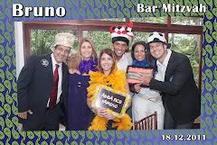 Fotos do evento Bruno - 18.12.11. Foto numero 23 da Social Click Fotografia Digital, do Rio de Janeiro, RJ, que faz fotos divertidas, fotos malucas, fotos com fantasias, fotos na hora, fotografia maluca, fotografia divertida com molduras personalizadas. fotos divertidas malucas foto maluca animadas animado rj rio de janeiro divertida fantasia animada noivas montagem social fotojornalismo casamento