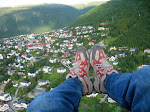 her kjæm fleire
