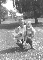 Groeneweg, Cornelis, Marianne en Peter 1959 Sportdorp.jpg
