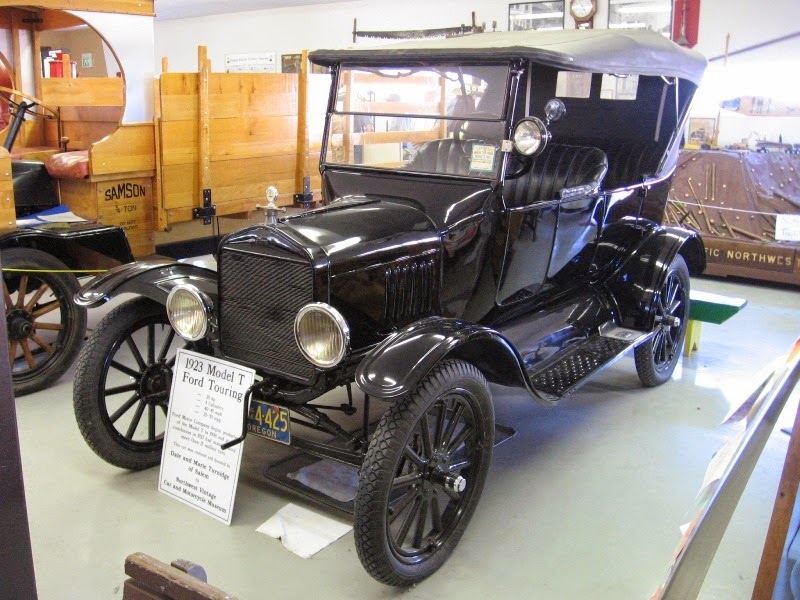 [IMG_5171-1923-Ford-Model-T-Touring-C%255B1%255D.jpg]
