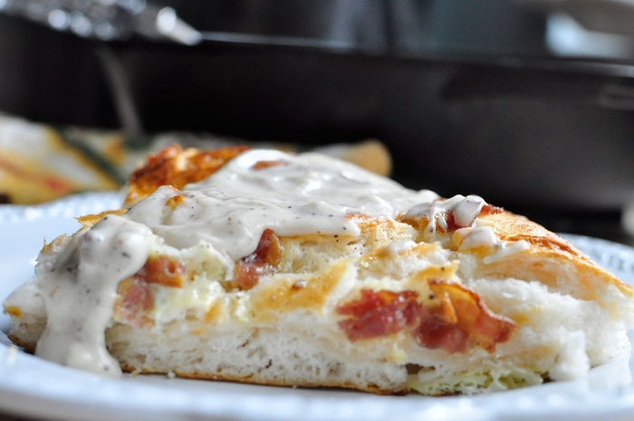 Rustic Cast Iron Breakfast Pizza Recipe: One dish meal from monicawantsit.com Rustic Cast Iron Breakfast Pizza Recipe: One dish meal from monicawantsit.com