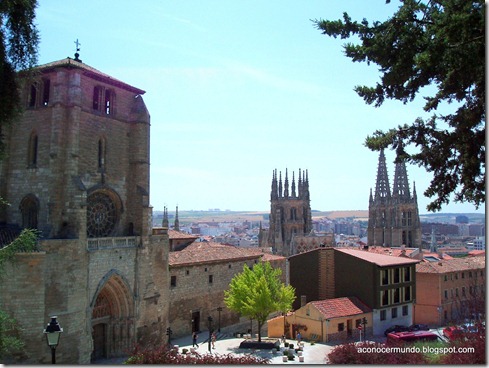 121-Burgos. Vistas Iglesia S.Esteban y catedral desde subida al castillo. P7190322