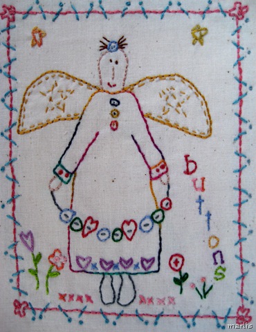[angel%2520%2560s%2520sewing%2520basket%2520-%2520buttons%255B7%255D.jpg]