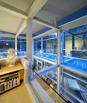 muros de vidrio y acero casa-moderna-con-muros-de-vidrio-y-acero