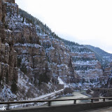 Estrada suspensa e o rio Colorado abaixo - Glenwood Canyon -  Colorado - EUA