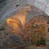 Interior de Sant Miquel del Fai, amb el detall d'un Crucifix
